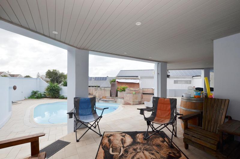 To Let 4 Bedroom Property for Rent in Everglen Western Cape